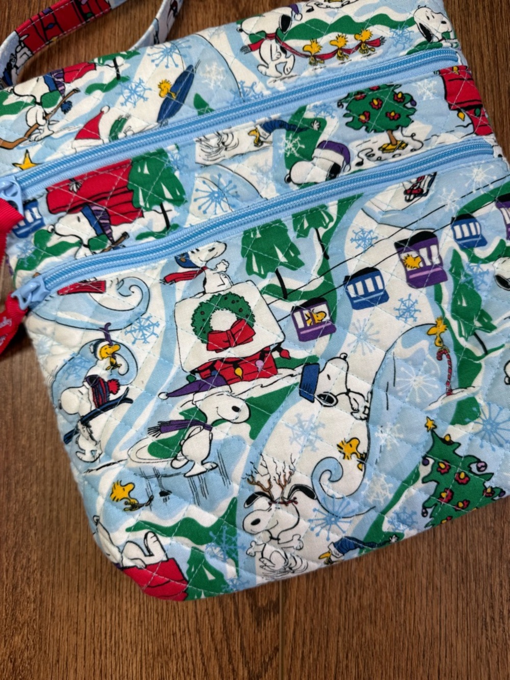Vera Bradley Peanuts Ski Slope Snoopy - Picture 2 of 6
